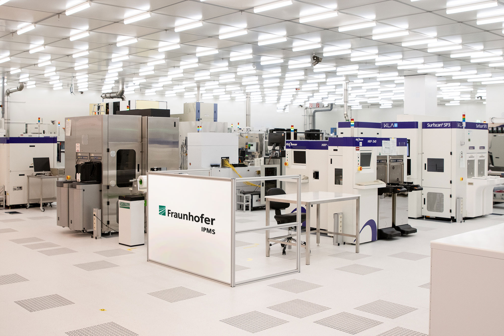 300-mm-clean room of Fraunhofer IPMS. 